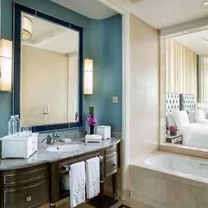 Superior King Room Club Access